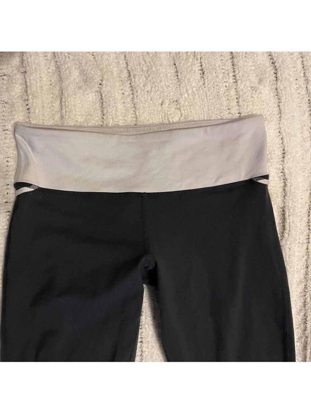 Lululemon Black Gray White Mid Rise Crop Leggings Size 6 - Picture 5 of 9